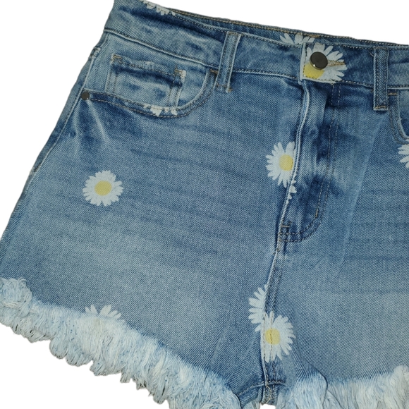 Material Girl NWT Junior's Frayed Hem Sunflower Design Denim Short Shorts 899 - Picture 5 of 5